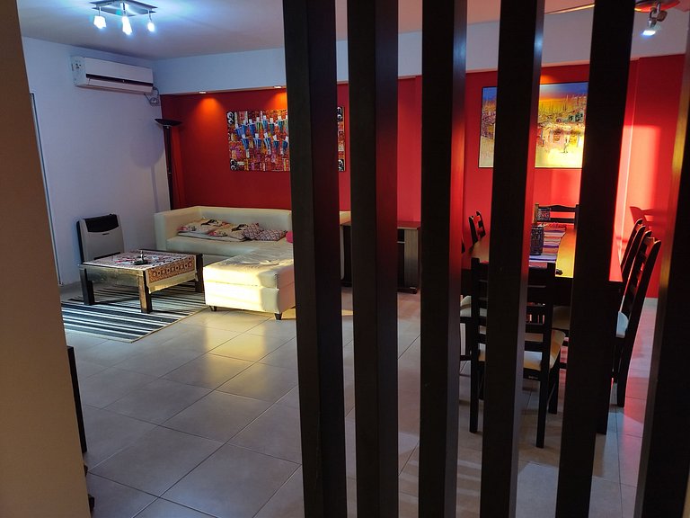 Amplio y moderno departamento