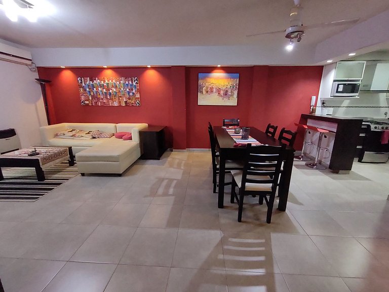 Amplio y moderno departamento