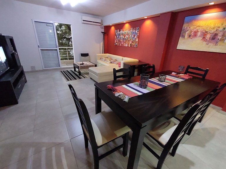 Amplio y moderno departamento