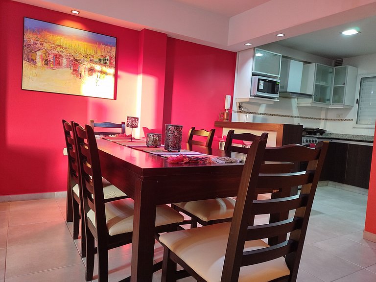 Amplio y moderno departamento