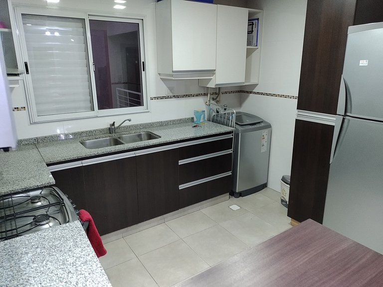 Amplio y moderno departamento