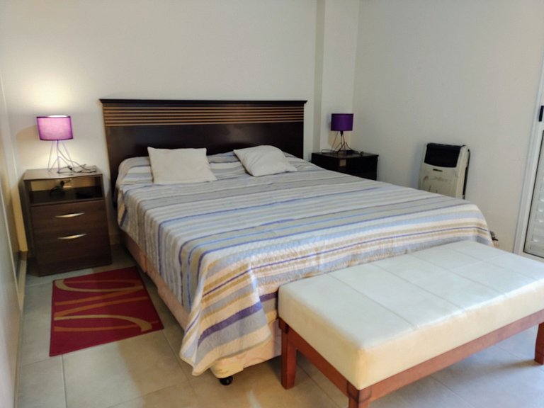 Amplio y moderno departamento