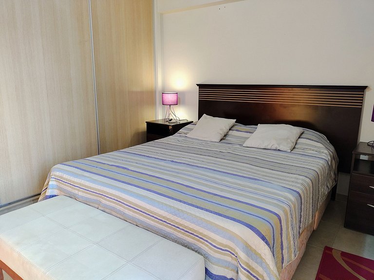 Amplio y moderno departamento