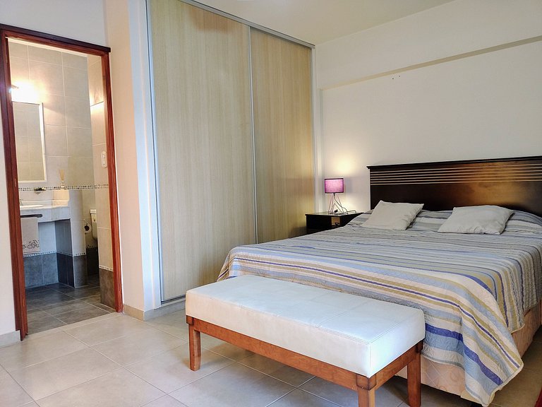 Amplio y moderno departamento