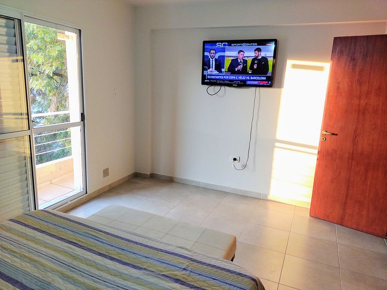 Amplio y moderno departamento