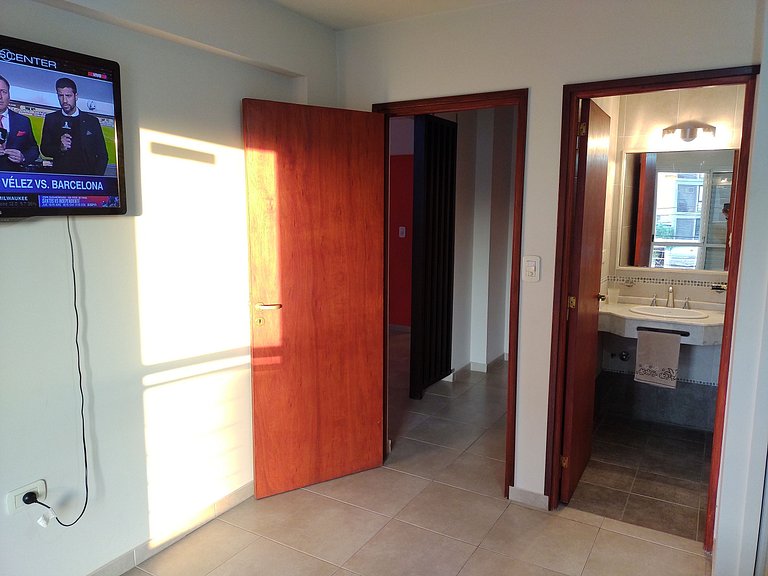 Amplio y moderno departamento