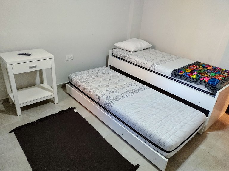 Amplio y moderno departamento