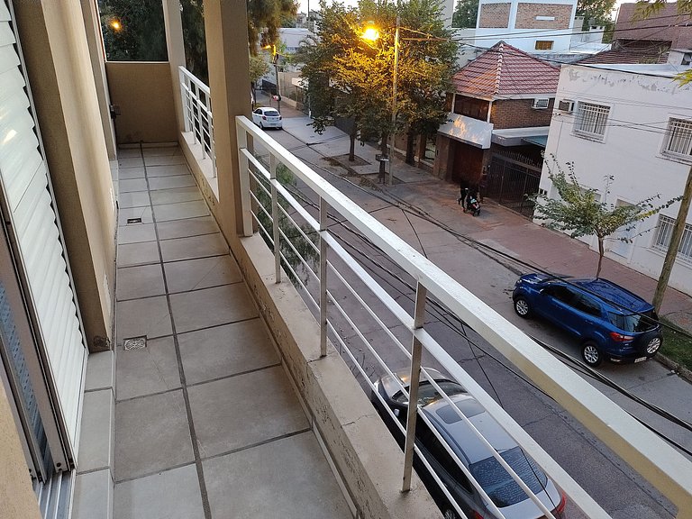 Amplio y moderno departamento