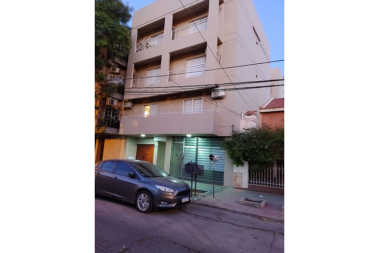 Amplio y moderno departamento
