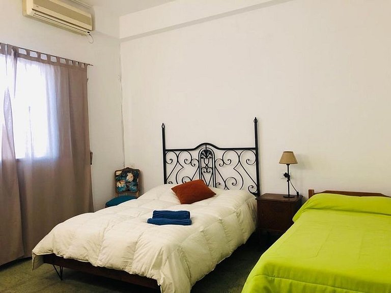 Con Garage - Casa Acogedora en el Centro de la Ciudad - (DT)