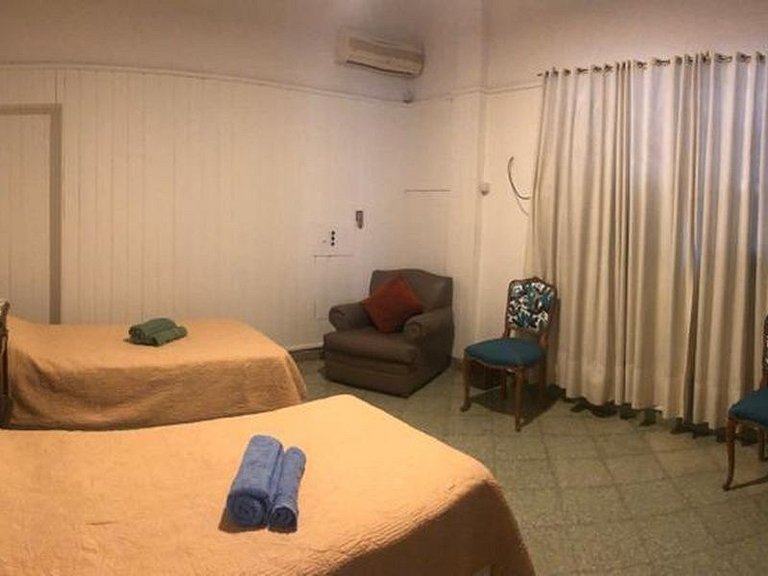 Con Garage - Casa Acogedora en el Centro de la Ciudad - (DT)