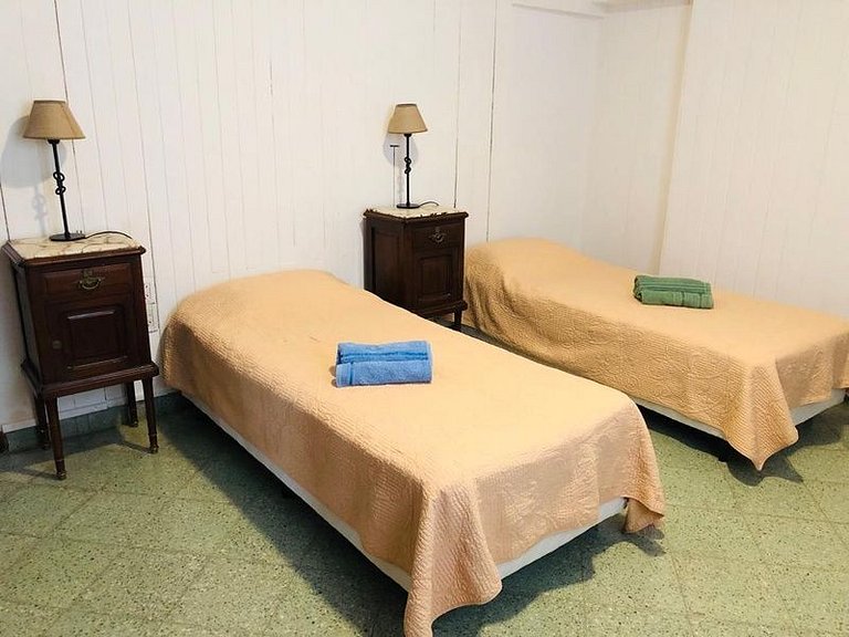 Con Garage - Casa Acogedora en el Centro de la Ciudad - (DT)