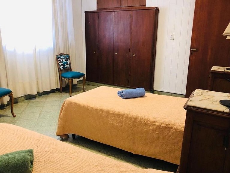 Con Garage - Casa Acogedora en el Centro de la Ciudad - (DT)