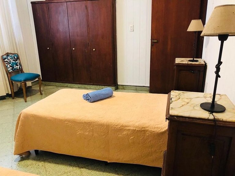 Con Garage - Casa Acogedora en el Centro de la Ciudad - (DT)