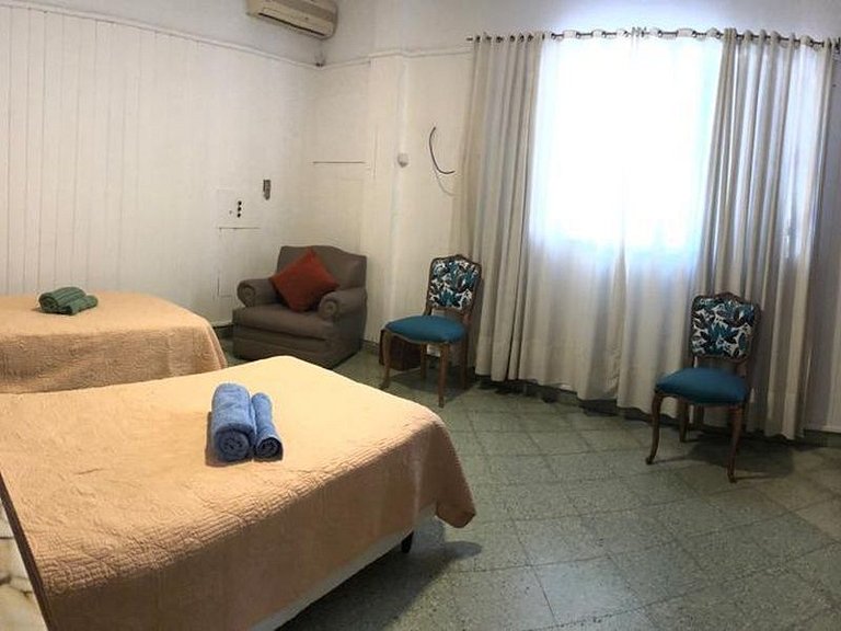 Con Garage - Casa Acogedora en el Centro de la Ciudad - (DT)