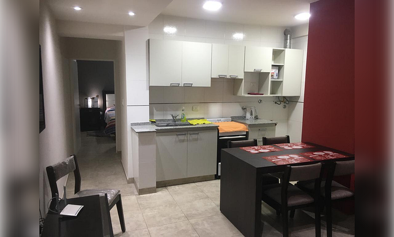 Pequeño, moderno, full equipamiento