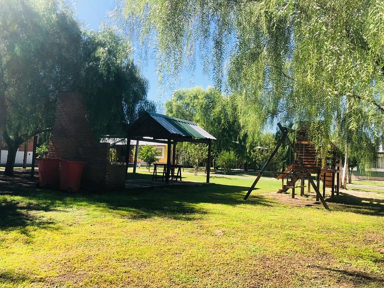 Cabaña Amarilla: Espacio para Grupos Grandes