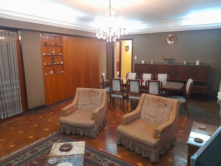 Encanto Antiguo con Comodidades Modernas en el Corazón de Sa