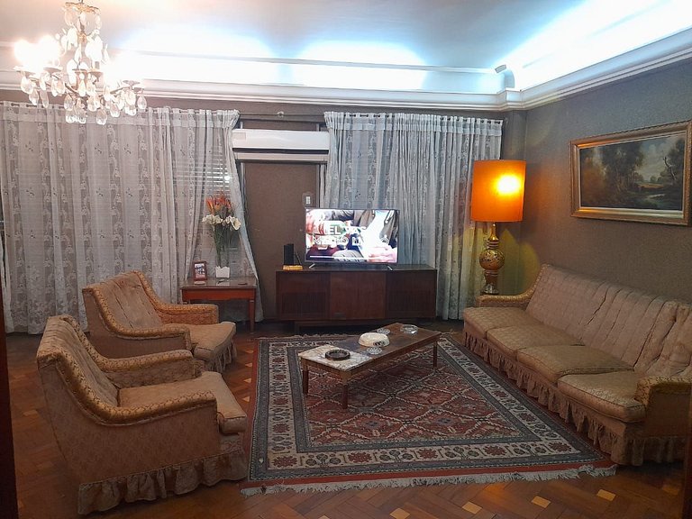 Encanto Antiguo con Comodidades Modernas en el Corazón de Sa
