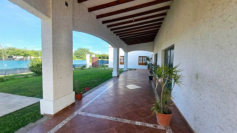Casa colonial con piscina y rodeada de naturaleza