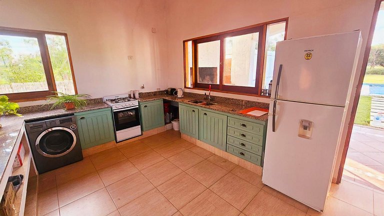 Casa colonial con piscina y rodeada de naturaleza