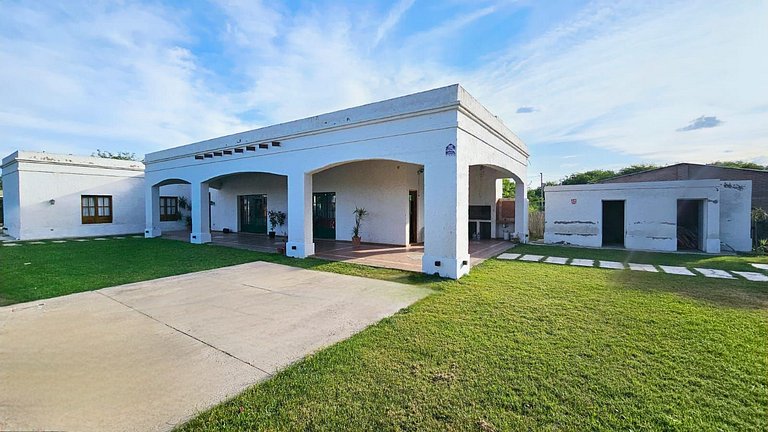 Casa colonial con piscina y rodeada de naturaleza - (FQ)
