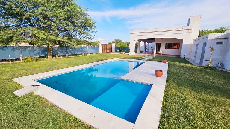 Casa colonial con piscina y rodeada de naturaleza - (FQ)