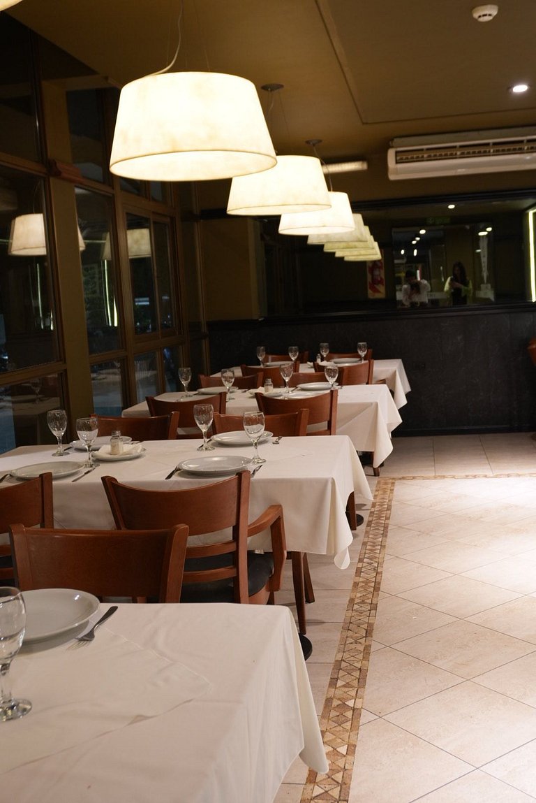 Habitación Quíntuple – Desayuno y Cochera