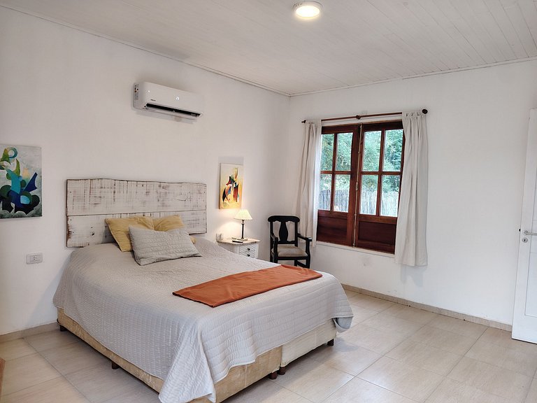 Casa colonial con piscina y rodeada de naturaleza