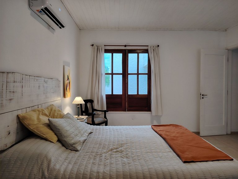 Casa colonial con piscina y rodeada de naturaleza