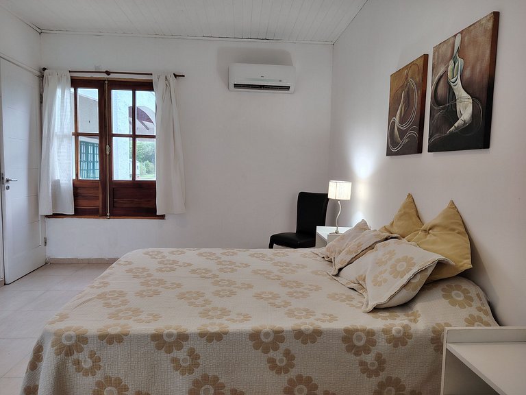 Casa colonial con piscina y rodeada de naturaleza