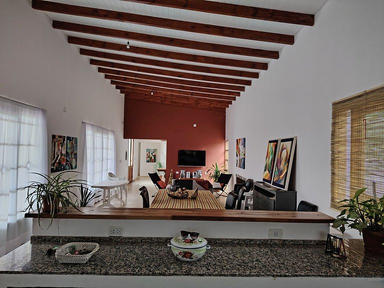 Casa colonial con piscina y rodeada de naturaleza