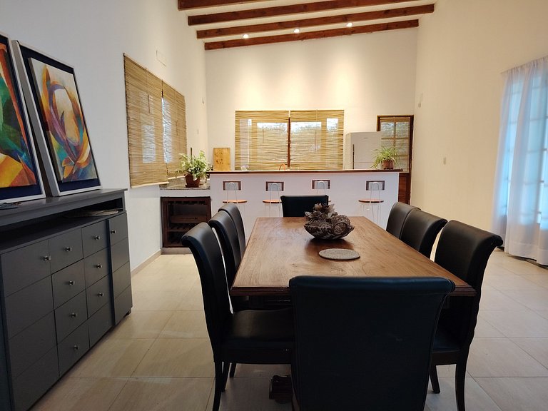 Casa colonial con piscina y rodeada de naturaleza