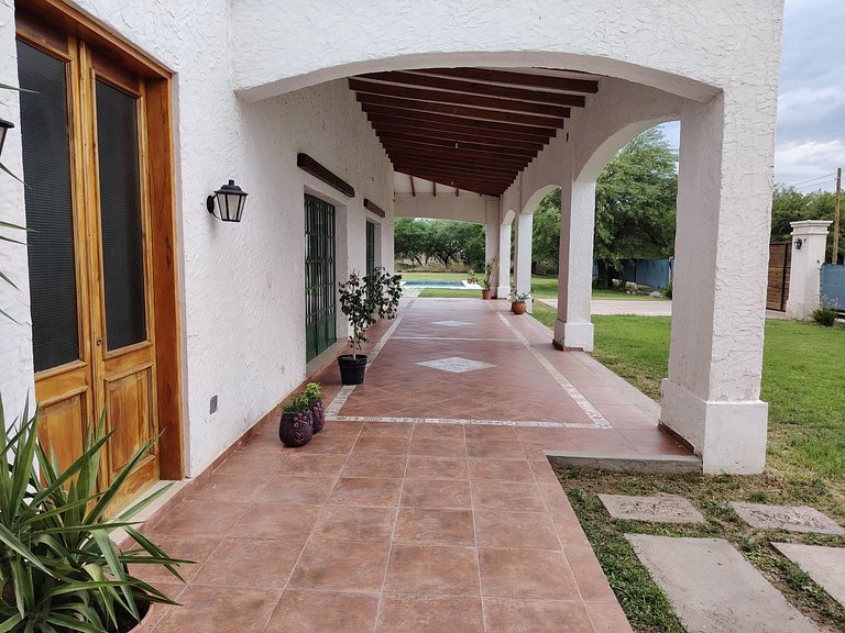 Casa colonial con piscina y rodeada de naturaleza - (FQ)