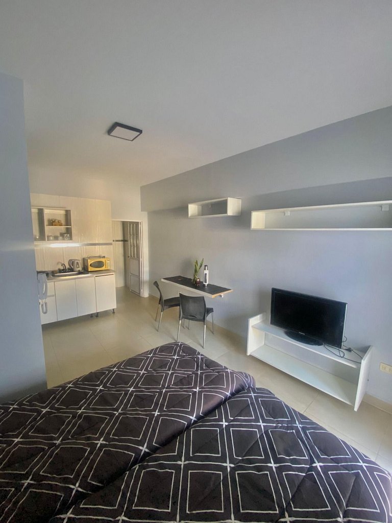 Monoambiente para 2 · Buen precio y cochera - (DT)