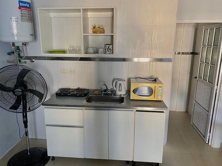 Monoambiente para 2 · Buen precio y cochera - (DT)