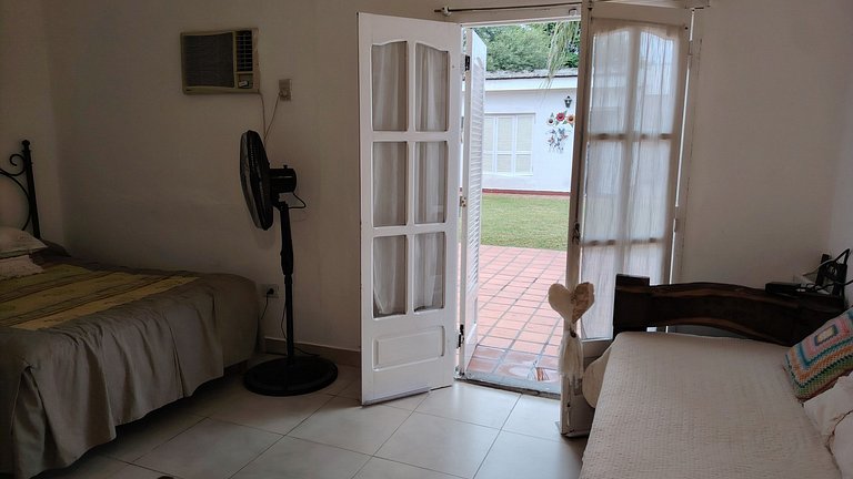 Casa con Pileta · Aire en acondicionado - (DT)