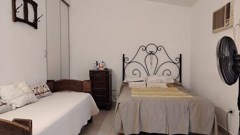 Casa con Pileta · Aire en acondicionado - (DT)