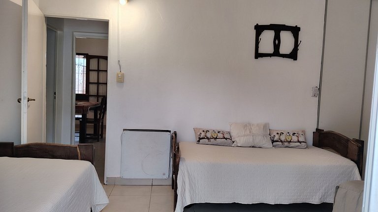 Casa con Pileta · Aire en acondicionado - (DT)