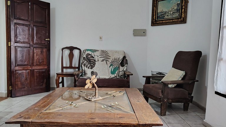 Casa con Pileta · Aire en acondicionado - (DT)