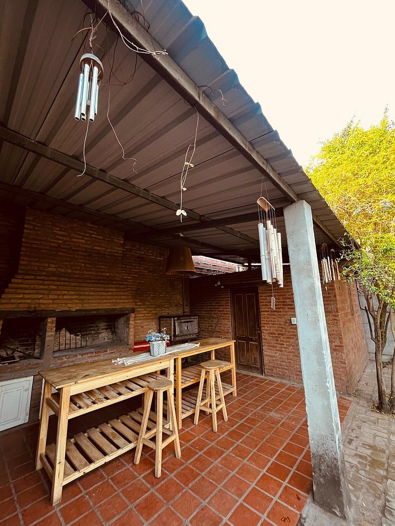 Casa con Pileta · Aire en acondicionado - (DT)