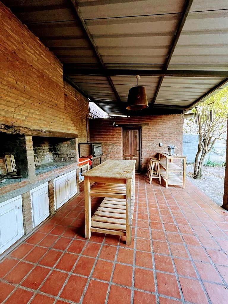 Casa con Pileta · Aire en acondicionado - (DT)