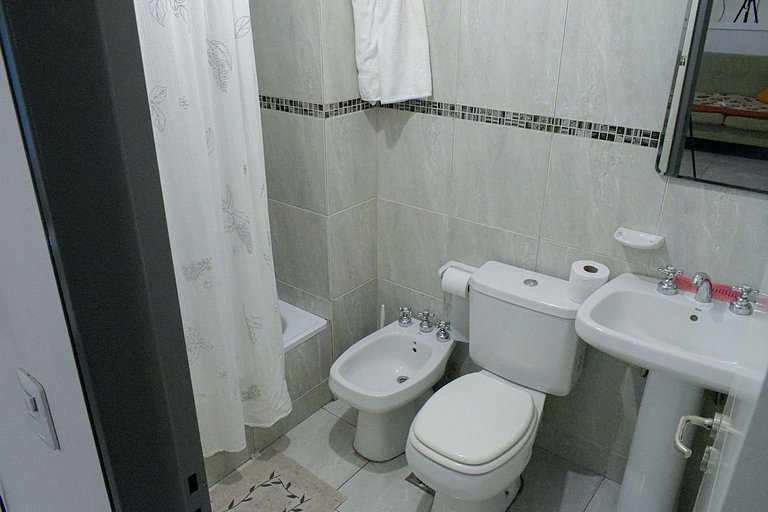 Departamento con balcón y pileta, B° Gral Paz, Córdoba
