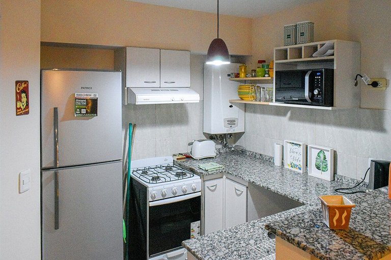 Departamento con balcón y pileta, B° Gral Paz, Córdoba
