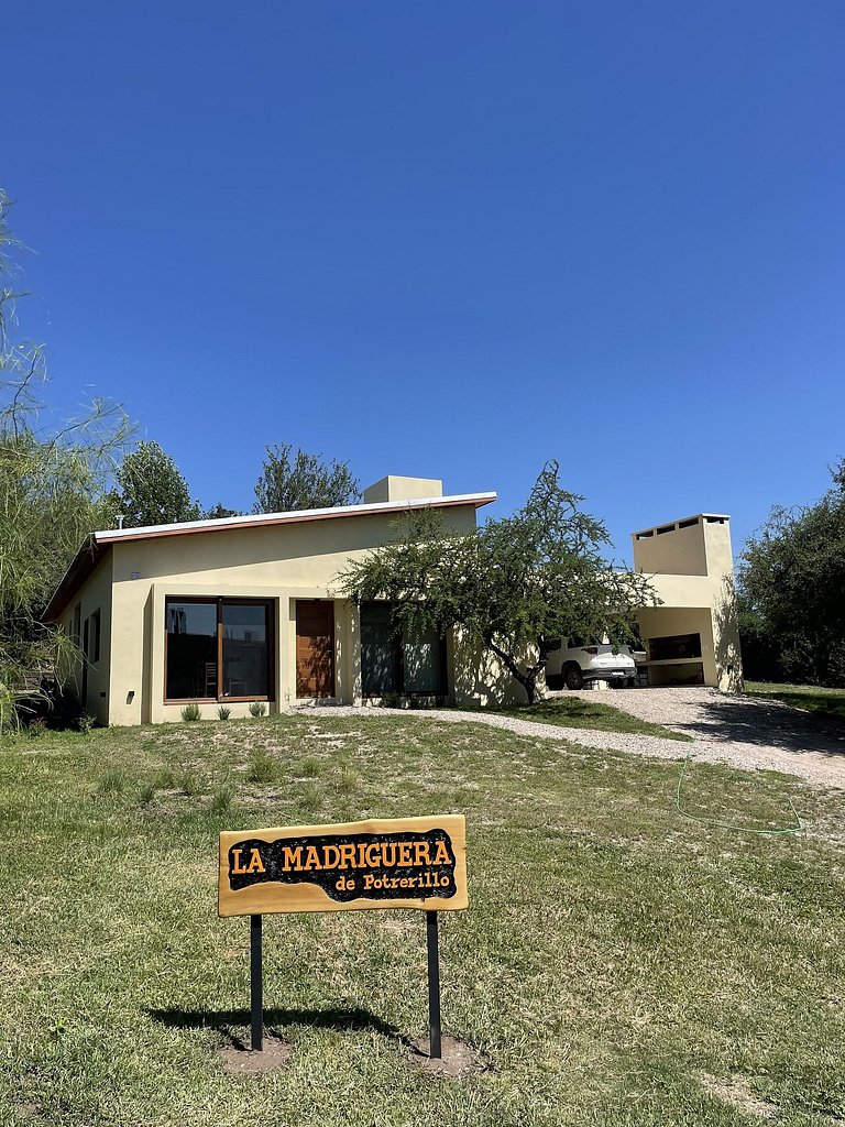 Casa con pileta en country de golf 18 hoyos