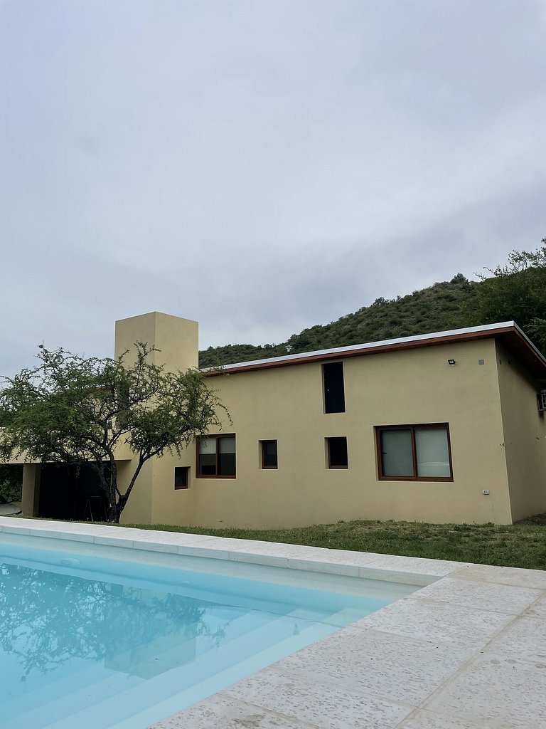 Casa con pileta en country de golf 18 hoyos