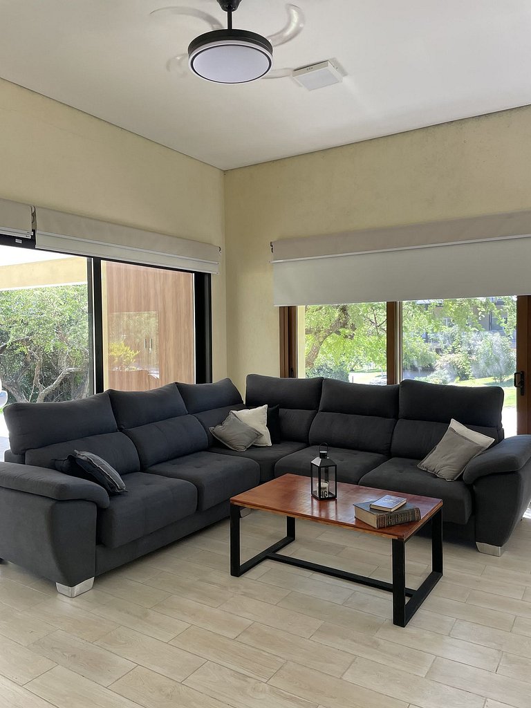Casa com piscina em condomínio de golfe
