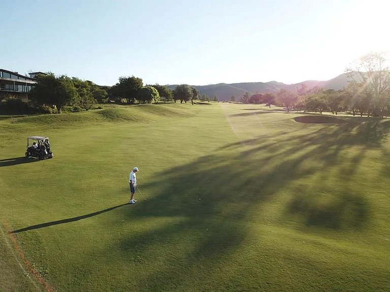 Casa con pileta en country de golf 18 hoyos