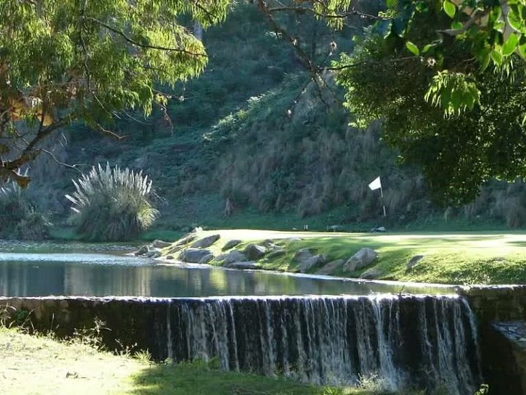 Casa con pileta en country de golf 18 hoyos
