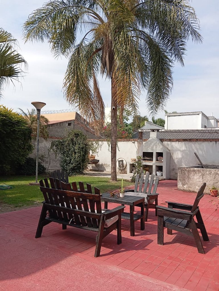 Casa con asador y garage en La Banda
